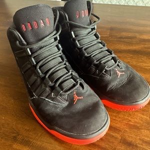 Men’s Nike Size 9 Air Jordan Max Aura black and red